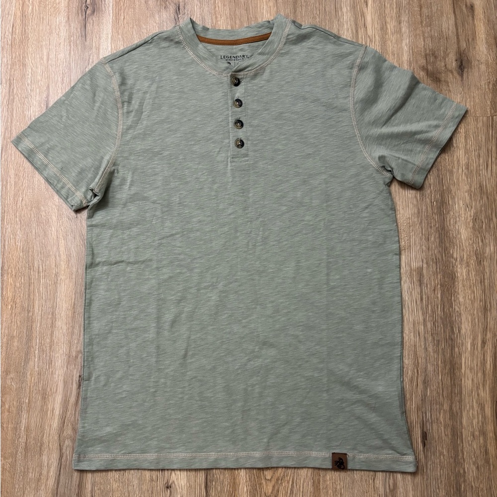 Two Legendary Whitetails Four Button Henley Shirt Men’s Large